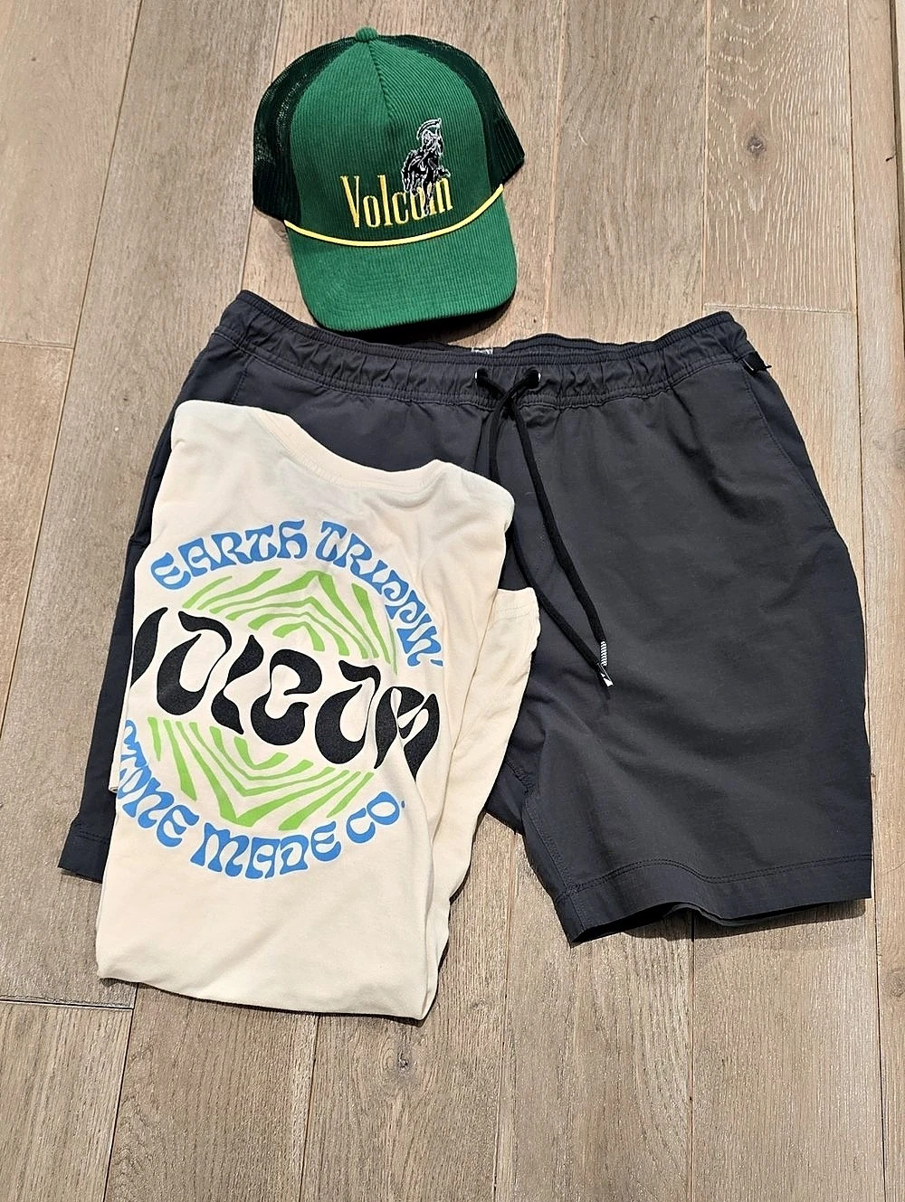 Volcom Men's LARGE Gray Shorts, MEDIUM Cream T Shirt and Green Trucker Hat.